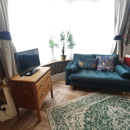 William Morris, Spacious Ground Floor Lux Double Bedroom Bexhill-on-Sea Exterior photo