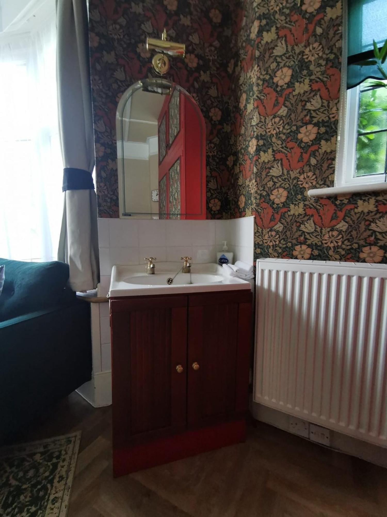 William Morris, Spacious Ground Floor Lux Double Bedroom Bexhill-on-Sea Exterior photo